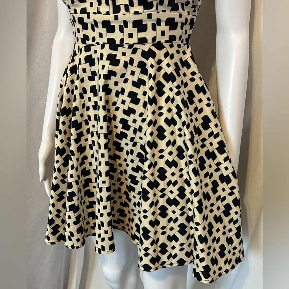 Retro Mod Sz M Black & Cream Geometric Print A Line Dress Pinup Vintage Inspired - Picture 4 of 8